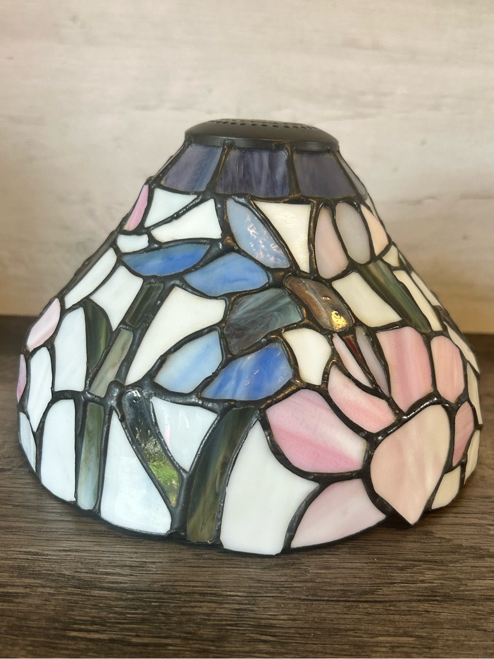 Stunning Tiffany stained glass hummingbird lampshade